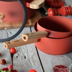 Casserole Ector Induction Aluminium Revêtu Manche En Bois 16 Cm Rouge -Cuisine À La Maison 108009 2 3 Casserole Ector induction aluminium revetu manche en bois 16 cm rouge Ogo