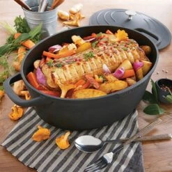 Cocotte Légère Ovale En Fonte D'aluminium 32 Cm 6,5 L Coloris Noir -Cuisine À La Maison 203004 2 4 Cocotte legere ovale en fonte d aluminium 32 cm 6 5 L coloris noir Mathon