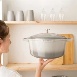 Cocotte Légère Ronde En Fonte D’aluminium 28 Cm 6,7 L Rouge -Cuisine À La Maison 203007 2 3 Cocotte legere ronde en fonte d aluminium 28 cm 6 7 L rouge Mathon