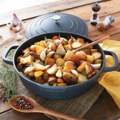 Lot Cocotte Légère Basse Ronde En Fonte D'aluminium 28 Cm Noir Et Deux Maniques Silicone -Cuisine À La Maison 209011 3 3 Lot cocotte legere basse ronde en fonte d aluminium 28 cm noir et deux maniques silicone Mathon