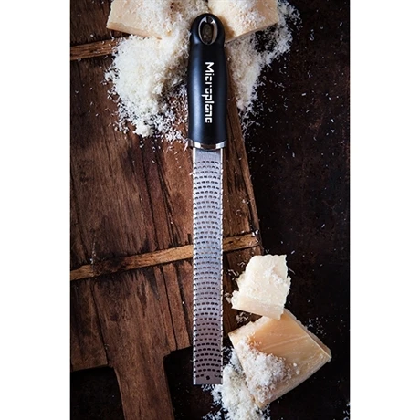 Microplane Râpe Zesteur Premium Classic Noire 4 Microplane Râpe Zesteur Premium Classic Noire – Image 2