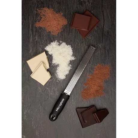 Microplane Râpe Zesteur Premium Classic Noire 5 Microplane Râpe Zesteur Premium Classic Noire – Image 3