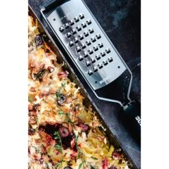 Microplane Râpe à Fromage Extra Grossier Gourmet Noire -Cuisine À La Maison 478015 2 1 Rape a fromage Extra grossier Gourmet noire Microplane