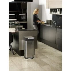 Joseph Joseph Compacteur à Déchets Inox Titan 20 L -Cuisine À La Maison 67863 2 3 Compacteur a dechets inox Titan 20 L Joseph Joseph