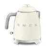 Smeg Mini Bouilloire 0,8 L 1400 W KLF05CREU Crème -Cuisine À La Maison 702032 0 1 Mini bouilloire 0 8 L 1400 W KLF05CREU creme Smeg