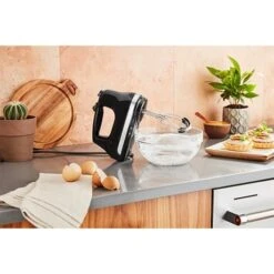KitchenAid Batteur à Main électrique 6 Vitesses 60 W Noir Onyx 5KHM6118EOB -Cuisine À La Maison 760355 4 2 Batteur a main electrique 6 vitesses 60 W noir onyx 5KHM6118EOB Kitchenaid